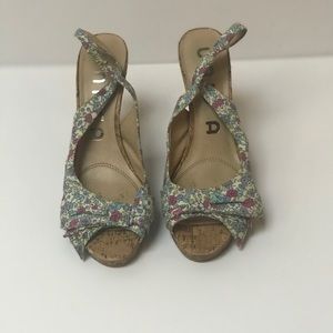 Flowered heels with sling backs